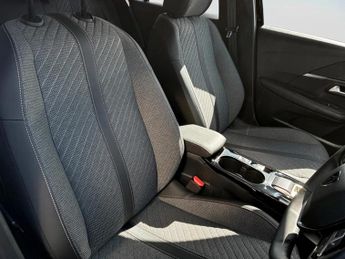 Peugeot 208 100kW Allure 50kWh 5dr Auto