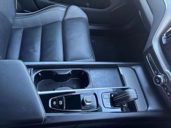 Volvo Xc60 2.0 B5P R DESIGN Pro 5dr AWD Geartronic