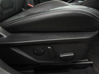 Ford Focus 1.0 EcoBoost Hybrid mHEV 155 ST-Line Vign 5dr Auto