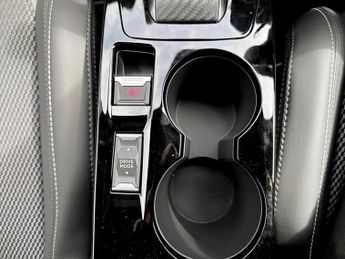 Peugeot 2008 1.2 Hybrid 145 GT 5dr e-DSC6