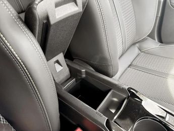 Peugeot 2008 1.2 Hybrid 145 GT 5dr e-DSC6
