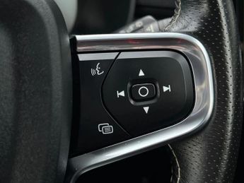 Volvo Xc40 2.0 B4P R DESIGN 5dr AWD Auto