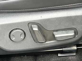 Kia Niro 150kW 4 65kWh 5dr Auto