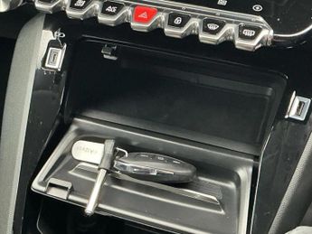 Peugeot 208 100kW Allure Premium + 50kWh 5dr Auto