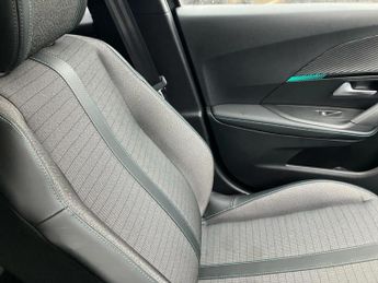 Peugeot 2008 100kW Allure Premium 50kWh 5dr Auto