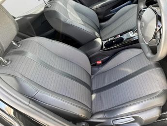 Peugeot 2008 100kW Allure Premium 50kWh 5dr Auto