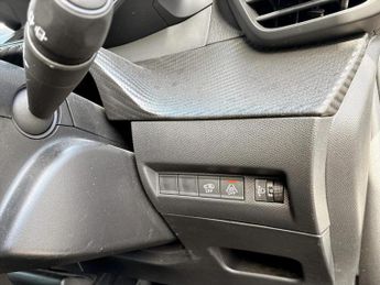 Peugeot 2008 100kW Allure Premium 50kWh 5dr Auto