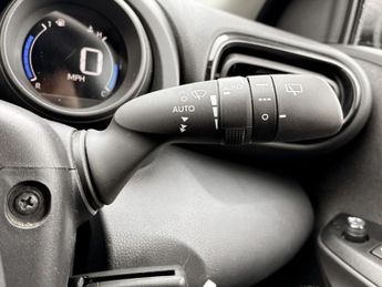 Toyota Yaris 1.5 Hybrid Design 5dr CVT