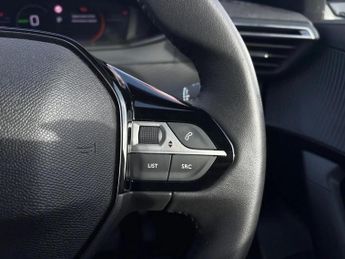 Peugeot 2008 100kW Allure 50kWh 5dr Auto