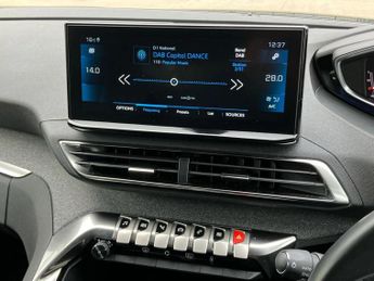 Peugeot 3008 1.2 Hybrid 136 Allure Premium+ 5dr e-DSC6