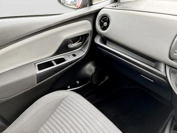 Toyota Yaris 1.5 Hybrid Icon Tech 5dr CVT