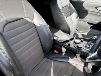 Alfa Romeo Giulia 2.2 JTDM-2 180 Super 4dr Auto