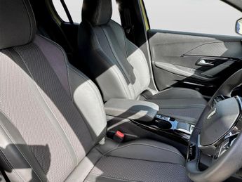 Peugeot 208 1.2 Hybrid 110 GT 5dr e-DSC6