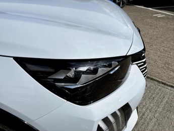 Peugeot 208 1.2 Hybrid 110 GT Premium 5dr e-DSC6