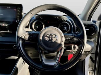 Toyota Yaris 1.5 Hybrid Design 5dr CVT