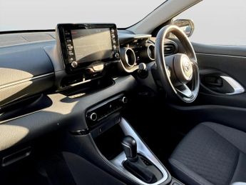 Toyota Yaris 1.5 Hybrid Design 5dr CVT