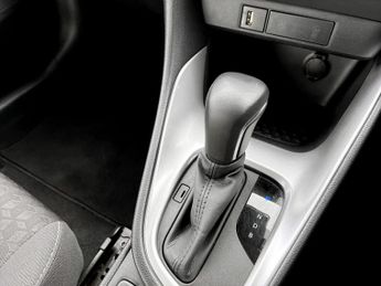 Toyota Yaris 1.5 Hybrid Design 5dr CVT