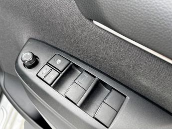 Toyota Yaris 1.5 Hybrid Design 5dr CVT