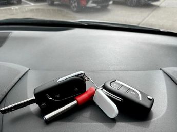 Toyota Yaris 1.5 Hybrid Design 5dr CVT