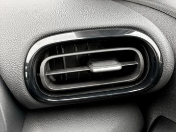 Toyota Yaris 1.5 Hybrid Design 5dr CVT