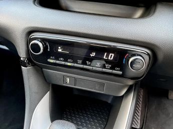 Toyota Yaris 1.5 Hybrid Icon 5dr CVT