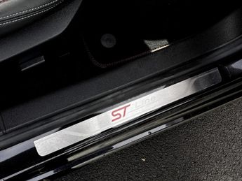 Ford Focus 2022.50 Focus ST-Line Vignale 5 door 1.0L EcoBoost 155PS mHEV FWD 7 Spee