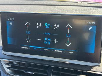 Peugeot 3008 1.2 Hybrid 136 Allure 5dr e-DSC6