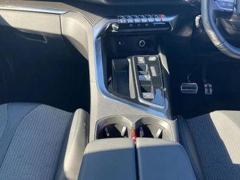Peugeot 3008 1.2 Hybrid 136 Allure 5dr e-DSC6
