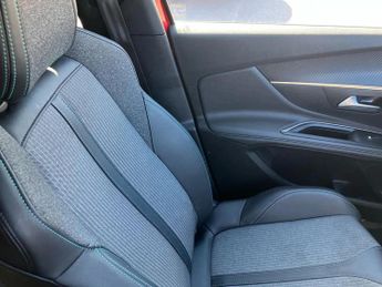 Peugeot 3008 1.2 Hybrid 136 Allure 5dr e-DSC6