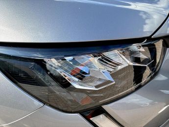 Peugeot 208 1.2 PureTech 100 Active Premium + 5dr EAT8
