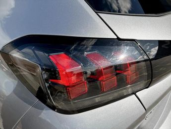 Peugeot 208 1.2 PureTech 100 Active Premium + 5dr EAT8