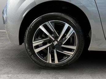 Peugeot 208 1.2 PureTech 100 Active Premium + 5dr EAT8