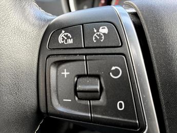 Volvo V40 D4 [190] R DESIGN Pro 5dr Geartronic