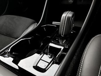Volvo Xc40 2.0 B4P R DESIGN 5dr Auto