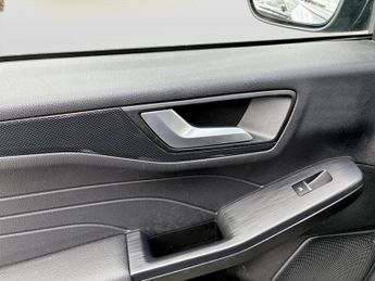 Ford Kuga 2.5 PHEV Black Package Edition 5dr CVT