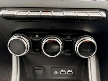 Renault Captur 1.6 E-Tech full hybrid 145 Evolution 5dr Auto