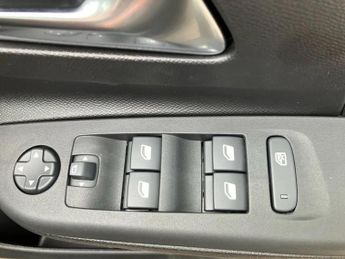 Vauxhall Corsa 100kW Yes 50kWh 5dr Auto