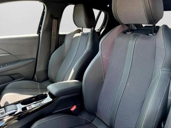 Peugeot 208 1.2 Hybrid 110 GT 5dr e-DSC6