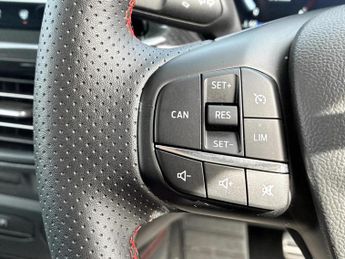 Ford Focus 1.0 EcoBoost Hybrid mHEV 155 ST-Line X 5dr Auto