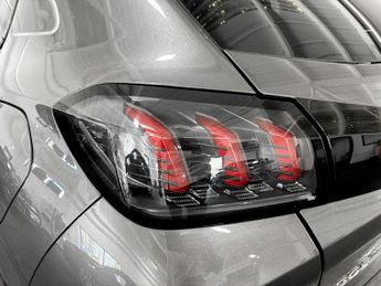 Peugeot 208 1.2 PureTech 100 Allure Premium + 5dr EAT8