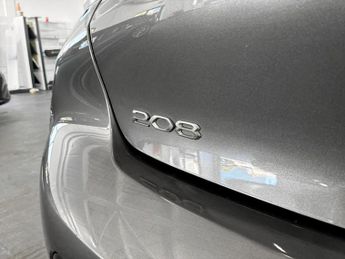 Peugeot 208 1.2 PureTech 100 Allure Premium + 5dr EAT8