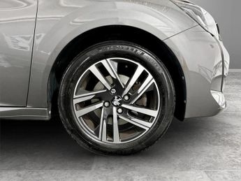 Peugeot 208 1.2 PureTech 100 Allure Premium + 5dr EAT8