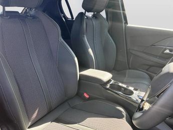 Peugeot 208 1.2 Hybrid 110 GT 5dr e-DSC6