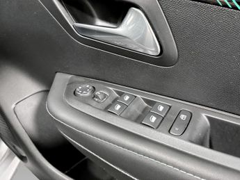 Peugeot 208 100kW Allure Premium + 50kWh 5dr Auto
