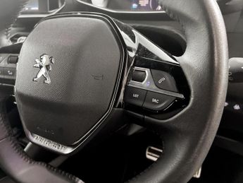 Peugeot 2008 100kW Allure Premium+ 50kWh 5dr Auto