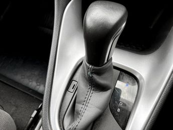 Toyota Yaris 1.5 Hybrid Design 5dr CVT