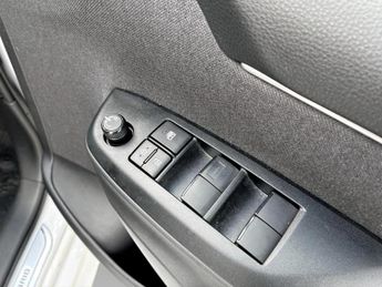 Toyota Yaris 1.5 Hybrid Design 5dr CVT