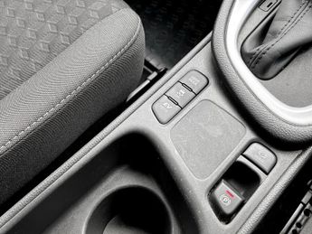 Toyota Yaris 1.5 Hybrid Design 5dr CVT