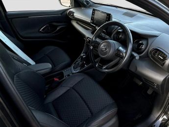 Toyota Yaris 1.5 Hybrid Dynamic 5dr CVT