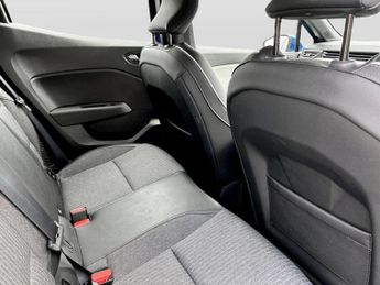 Renault Clio 1.6 E-TECH Hybrid 140 SE Edition 5dr Auto